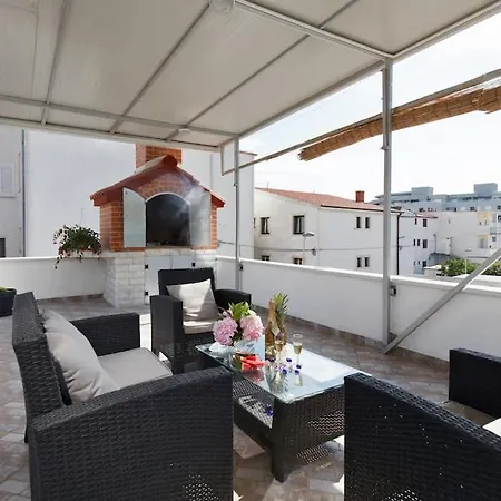 Tihi Val * Split