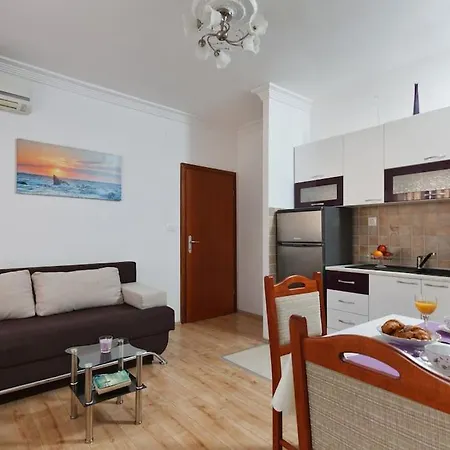 Tihi Val Apartment
