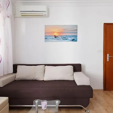 Apartment Tihi Val Split