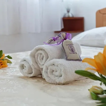 Tihi Val Apartman *