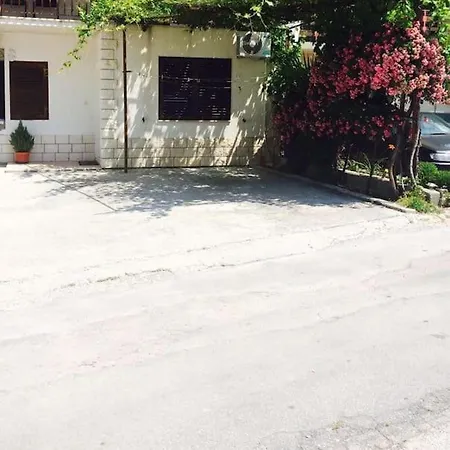 Tihi Val * Split