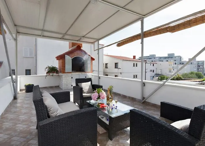 Tihi Val * Split