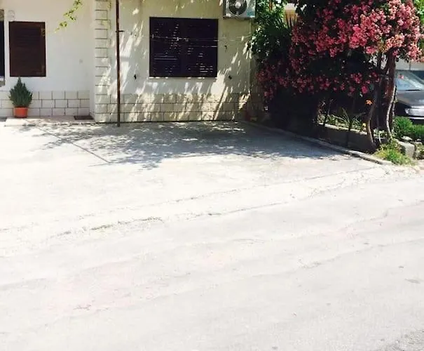 Tihi Val * Split